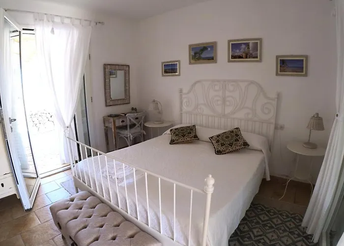 Konukevi Monti Russu Natural Aglientu